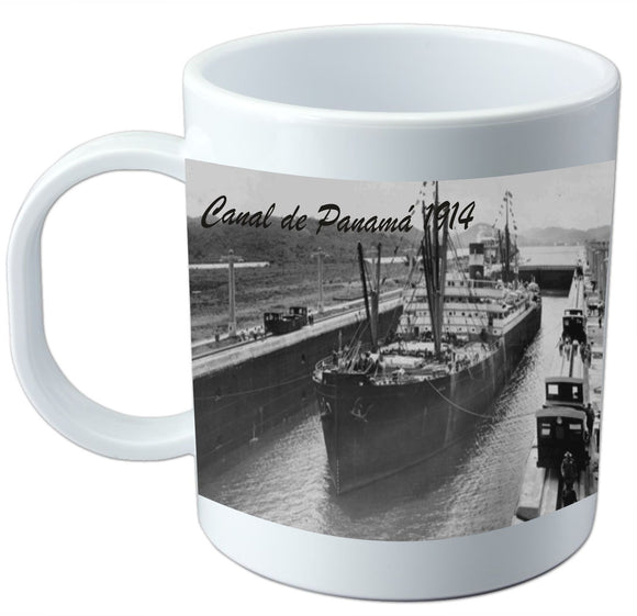 Boat crossing the Panama Canal Ceramic mug